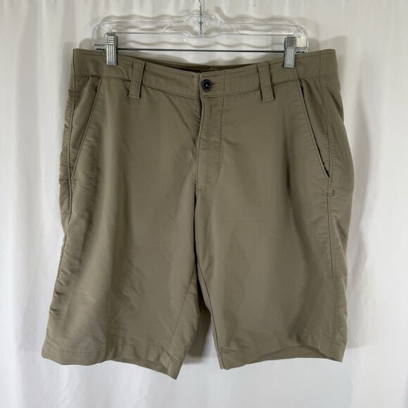Under Armour Shorts Men's 34 Beige Chino Golf Flat Front Heat Gear Loose - Picture 1 of 9